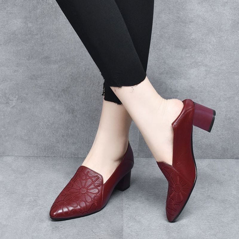 Marcia | Soft vegan leather pumps with elegant embroidery