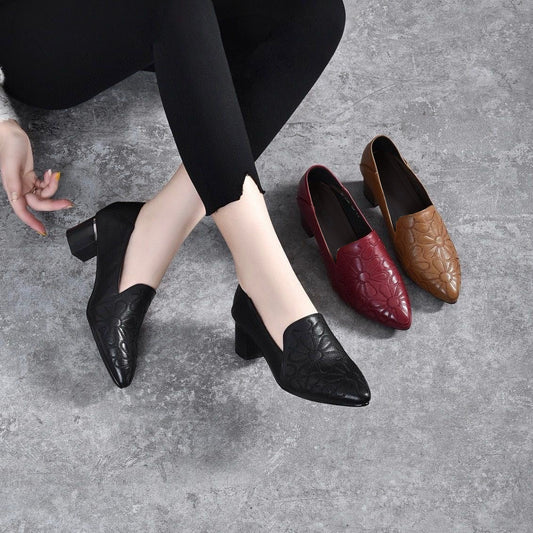Marcia | Soft vegan leather pumps with elegant embroidery