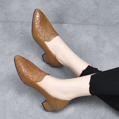 Marcia | Soft vegan leather pumps with elegant embroidery